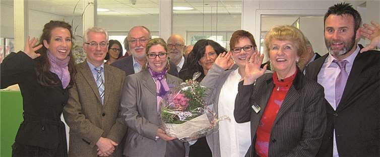 Die neuen Geschäftsräume wurden eröffnet (v.l.n.r.): Eva Keil-Becker, Verbandsbürgermeister Volker Mendel, Ortsbürgermeister Manfred Pees, BECKER-Hörakustikerin Barbara Stuhl, Manfred Hachenberg, BECKER-Mitarbeiterin Jutta Middeke, Fachgeschäftsleiterin Jennifer Neitzert, Brigitte Hilgert-Becker und Dan Hilgert-Becker. privat