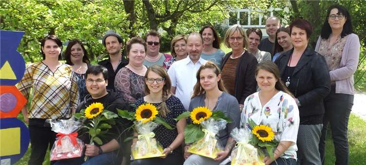 Die neuen Heilerziehungspfleger des Caritas Zentrums mit ihren Ausbildungsverantwortlichen.Caritas Zentrum, Mendig