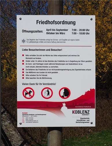 Die neuen Hinweisschilder.