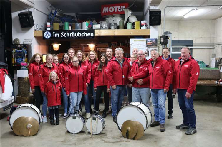 Die neuen Jacken wurden bereits zu den Martinsumzügen präsentiert. Foto: privat