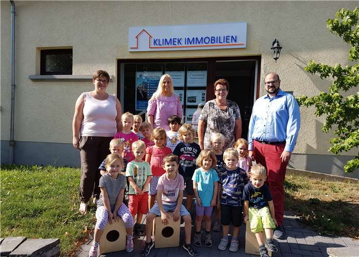 Die neuen Kistentrommeln schulen Rhythmusgefühl und Feinmotorik der Kinder.  privat