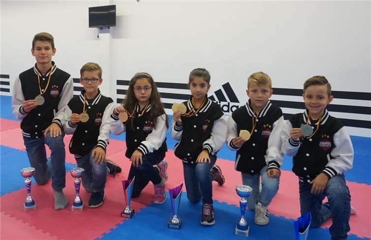 Die neuen Landesmeister aus der Swisttaler Talentschmiede, v.l. Phillip Davids, Lean Weiss, Isra Avci, Nasanin Bolandin, Jonas Platzeck und Miguel Machado-Perreira.privat