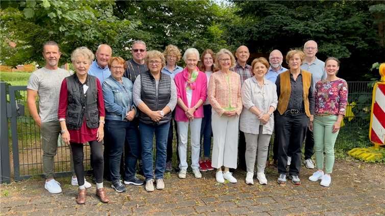 Die neuen Lernpatinnen und Lernpaten der KoblenzerBürgerStiftung mit Geschäftsführung und Mentorinnen.  Foto: R. Hennequin