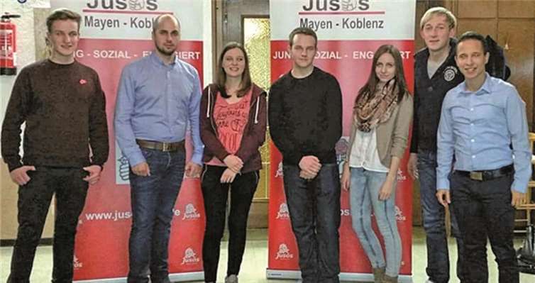 Die neuen Mitglieder (v.l.): Lucas Geilen, Nadi Dogan, Annalena Hardt, Sebastian Schigajew, Gina Ganz, Landtagsabgeordneter Marc Ruland, Vorsitzender Jusos MYK Faisal El Kasmi.