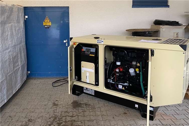 Die neuen Notstromaggregate sollen die Versorgung in den Bereichen Wasser und Abwasser sicherstellen, wenn der Strom für längere Zeit ausfallen sollte.Foto: VG Montabaur