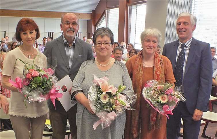 Die „neuen Pensionäre“ (v.l.): Dr. Irmgard Weinbach, Martin Fuhrmann, Brigitte Pauken, Dr. Eva Wagner und Studiendirektor Peter Alt.privat