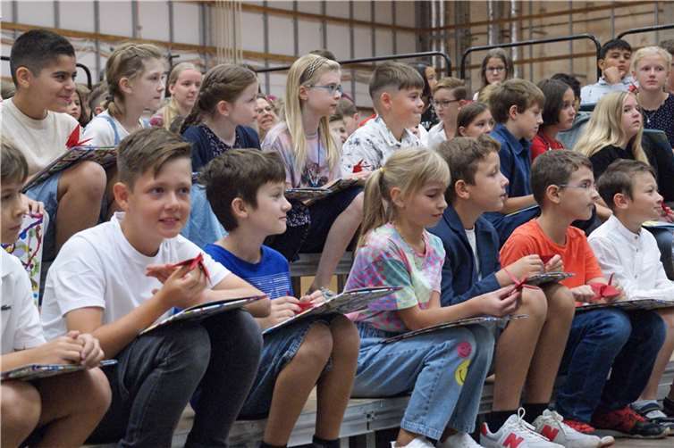 Die neuen Schülerinnen und Schüler.  Foto: Phyllis Kohnen