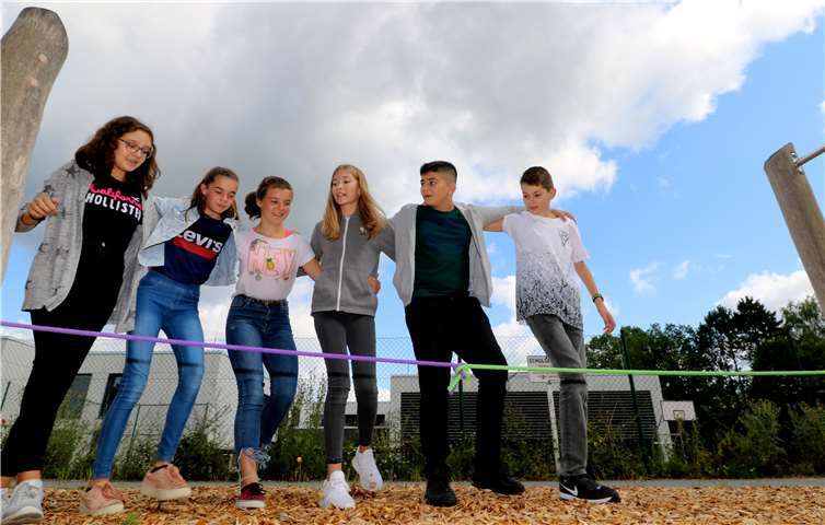 Die neuen Siebtklässler lernen sich bei Bewegungsspielen näher kennen. Foto: privat