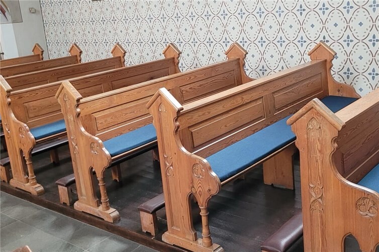Die neuen Sitzauflagen in der Allerheiligenbergkapelle.
