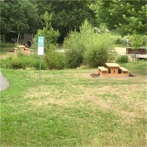 Die neuen Sitzbankgarnituren. Foto: Stadt Selters