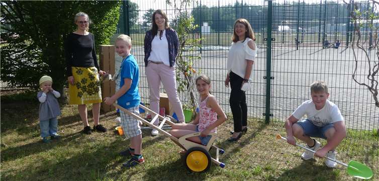 Die neuen Spielgeräte sorgen für großen Spaß bei den Grundschülern. Foto: privat