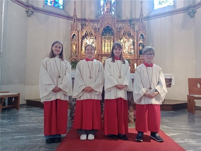 Die neuen Thürer Messdiener in der Pfarrkirche St. Johannes Ap.  Foto: privat