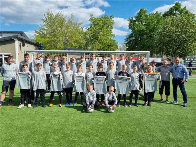 Die neuen Trainingsanzüge. Foto: privat