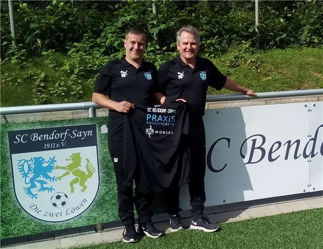 Die neuen Trainingsanzüge.Quelle: SC Bendorf-Sayn