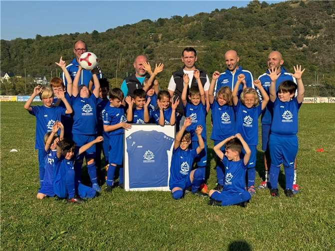 Die neuen Trikots wurden am Heimspieltag auf dem Sportplatz übergeben und erstmalig genutzt. Foto: privat