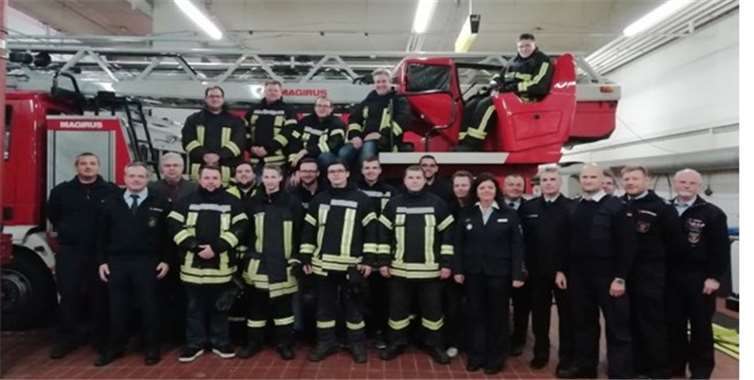 Die neuen Truppführer mit ihren Ausbildern.Privat