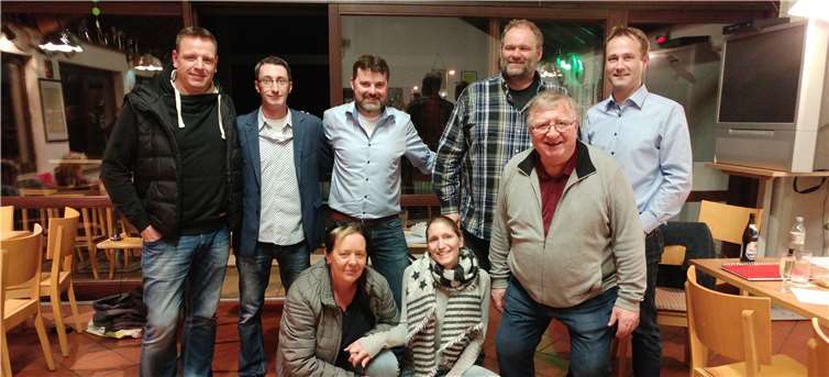 Die neuen Vorstandsmitglieder. Oben (von links): Marc Hochgürtel, Abteilungsleitung Fußball und stellvertretender Kassenwart, Andreas Faßbender, 1. Vorsitzender, Frank Jonas, Kassenwart, Martin Bohle, Geschäftsführer, Hanno Immenkötter, Mitgliederverwaltung; unten (von links): Heike Thomm, 2. Vorsitzende, Julia Füllenbach, Pressewartin und Hans Wallrath, stellvertretender Geschäftsführer. Foto: privat