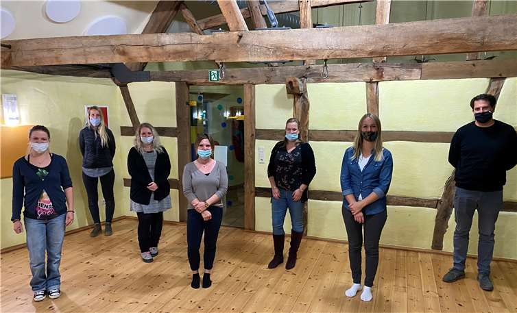 Die neuen Vorstandsmitglieder der Elterninitiative Kleinkinder Wibbelstätz e.V. (von links nach rechts): Lena Mikloss, Sabine Flüggen, Annika Labsch, Mira Keip, Christina Sulejmanovic, Aleksandra Schiller, Dominic Kiefer, (nicht auf dem Foto) Anika Wahl.Foto: privat