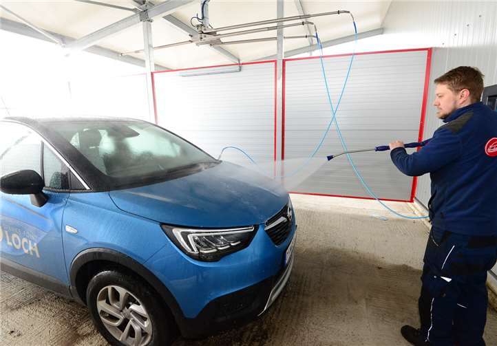 Die neuen Waschboxen kommen auf dem Maifeld gut an, Privat- und Geschäftskunden nutzen diesen Service nur allzu gerne.