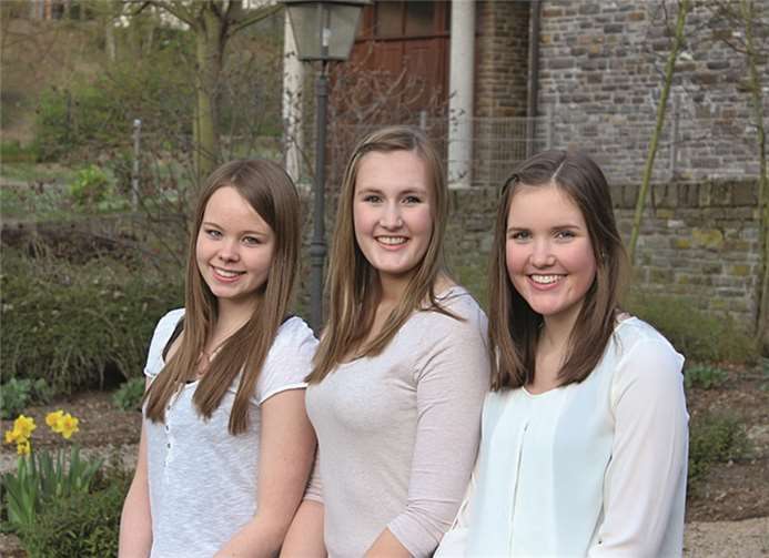 Neue Weinkönigin gefunden  Die neuen Weinmajestäten Maren Probst, Julia Lellmann und Leonie Probst freuen sich schon auf ihre kommenden Aufgaben.privat