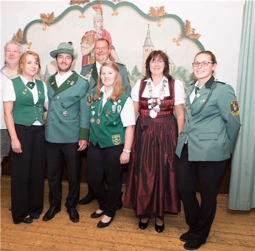 Die neuen Würdenträgerfreuen sich: Michael Terhorst, Jessica Schmitz, Sebastian Schmitz, Thomas Brück, Johanna Schiffer, Lydie Frings und Sarah Zakrzewski. Foto: CEW