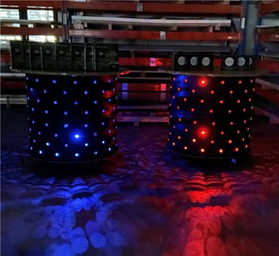 Die neuen beleuchteten Stehtische. Foto: privat