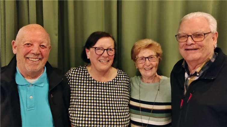 Die neuen gewählten Ehrenmitglieder Udo und Annemie Limbeck, die neugewählte Ehrenpräsidentin Elisabeth Hüllen und Ehrenpräsident Jörg Beißel.