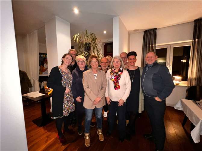 Die neuen und alten Vorstandsmitglieder v.l.n.r.: Katharina Apitius, Martin Hofmann-Apitius, Susanne Lohe, Sabine Glaser, Michael Uhrmacher, Dorothee Wegmann, Christa Reinartz-Uhrmacher, Winne Glaser, Ariane Schaefer und Michael Rautenberg.  Foto: privat