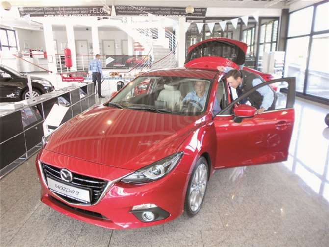 Die neueste Generation des Mazda 3 überzeugt mit einem rassigen Design und vielen modernen Sicherheits- und Komfort-Ausstattungen.