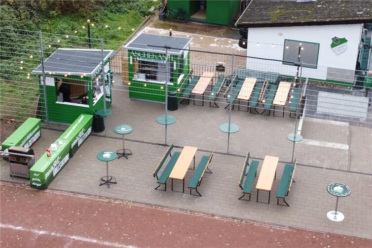 Die neugeschaffene Fan-Terrasse des SVL bietet eine Grillstation, Getränkeverkauf und einen Fanshop.
