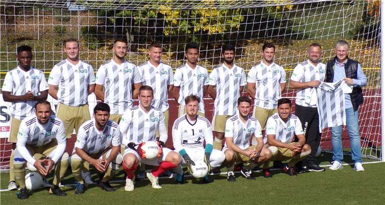 Die neun Aufwärmshirts der Spielgemeinschaft Bad Breisig/ Inter Sinzig, gesponsort von Frank Lapo. Foto: privat