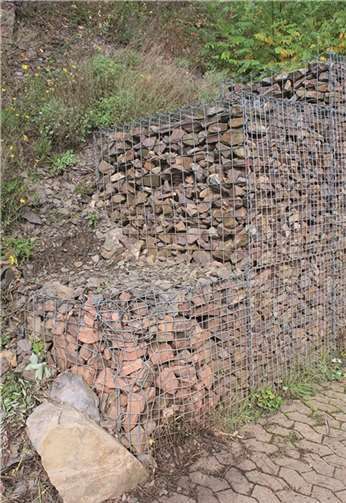 Die nötige Stabilität der Steine ist wiederhergestellt.privat