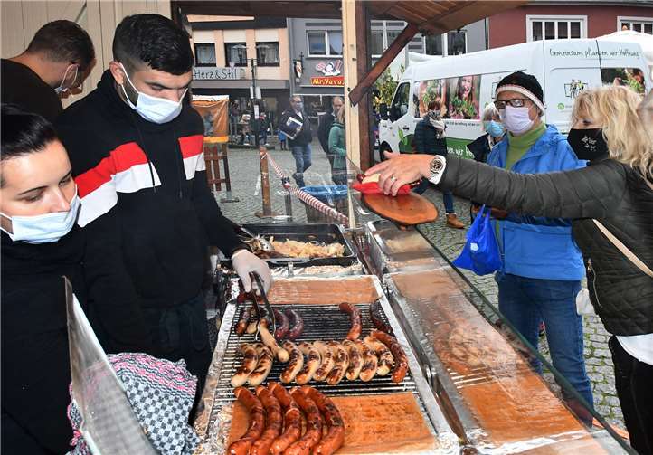Die obligatorische Bratwurst durfte nicht fehlen..