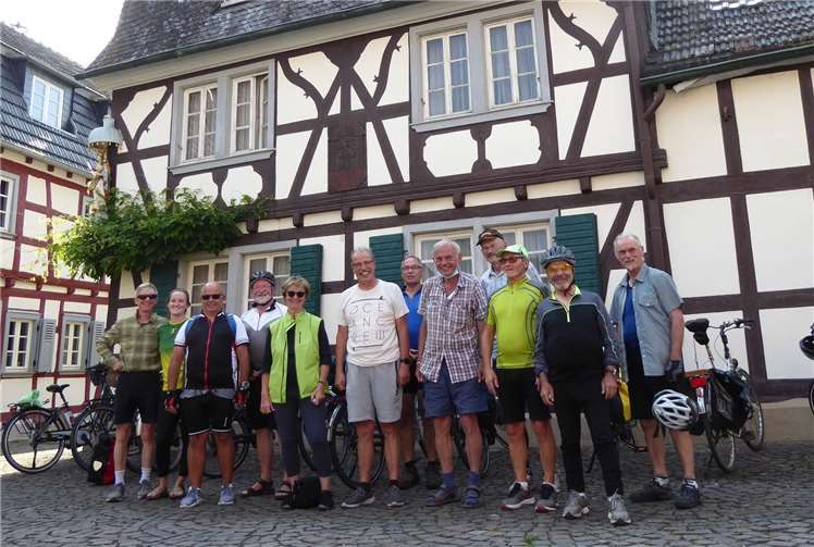 Die offene Fahrradgruppe im Projekt „Leben und Älterwerden in Remagen mitgestalten“ absolvierte bei strahlendem Fahrradwetter eine 50 km-Tagestou. Foto: Privatr