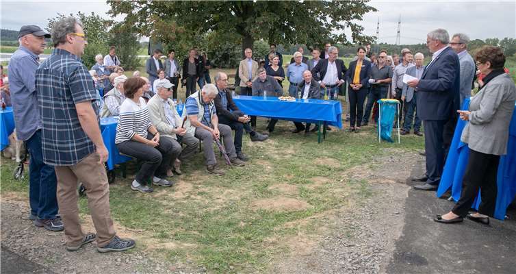 Die offizielle Eröffnung verfolgten rund 50 Gimmersdorfer Bürgerinnen und Bürger.