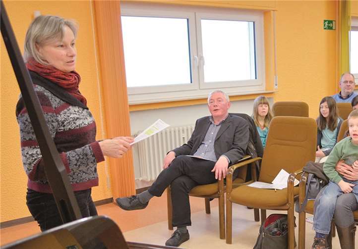 Die pädagogische Leiterin Lucia Stark (l.). dankte allen Musikschülern und Zuhörern.