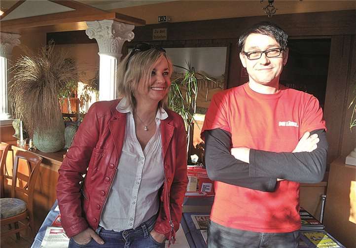 Die pflegepolitische Sprecherin der Linksfraktion im Bundestag, Kathrin Senger-Schäfer und Wahlkreiskandidat Martin Krötz.privat