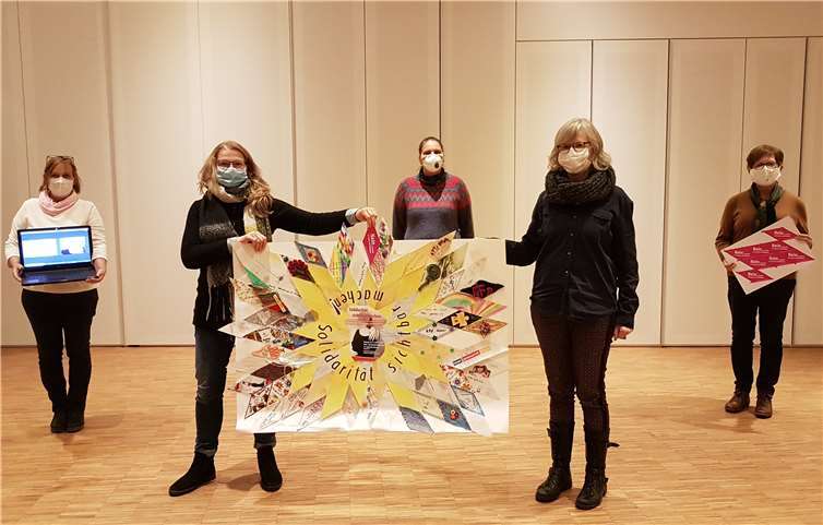 Die pinkfarbene Raute soll die Solidarität sichtbar machen. Foto: privat