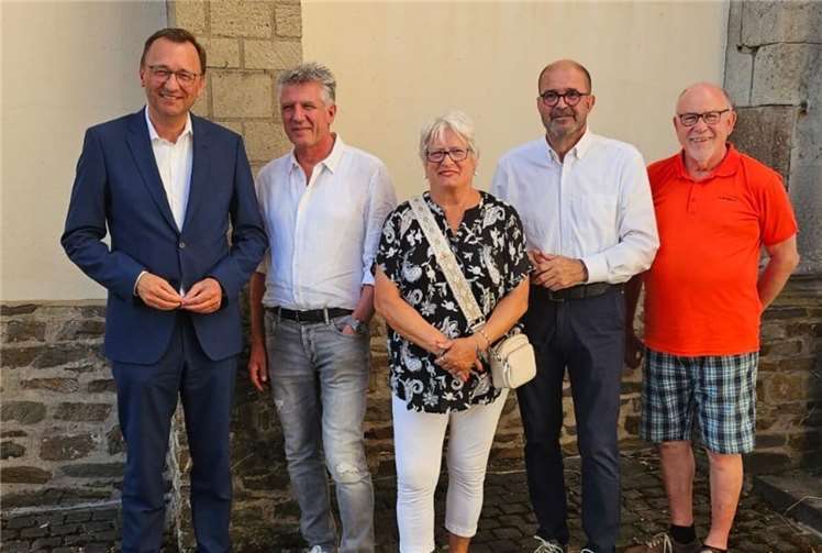 Die politischen Vertreter zu Gast bei der feierlichen Marktmusik.  Foto: privat