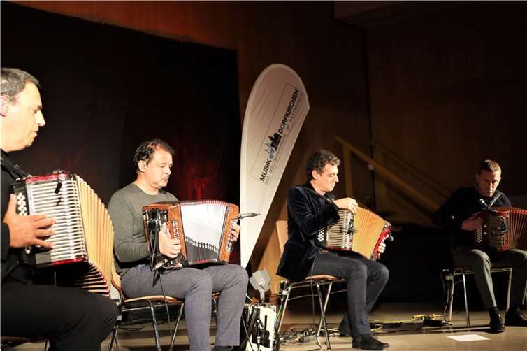 Die portugiesische Gruppe „Dancas Ocultas“ gastierte in Selters. Foto: privat