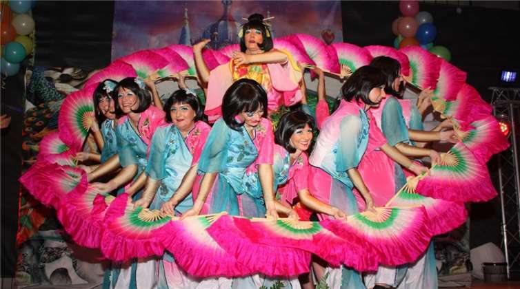 Die prachtvollen Kostüme der Showtanzgruppe brachten die Anwesenden zum Staunen. Foto: privat