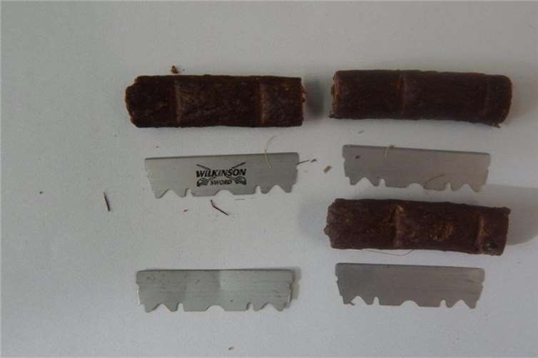 Die präparierten Rasierklingen sollten Hunde absichtlich verletzen. Foto: Polizei