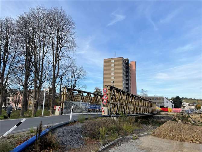 Die provisorische Brücke in der Landgrafenstraße.  Foto: ROB