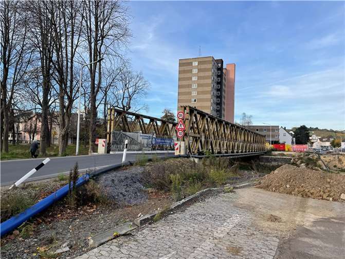 Die provisorische Landgrafenbrücke soll durch eine feste Brücke ersetzt werden.  Foto: ROB