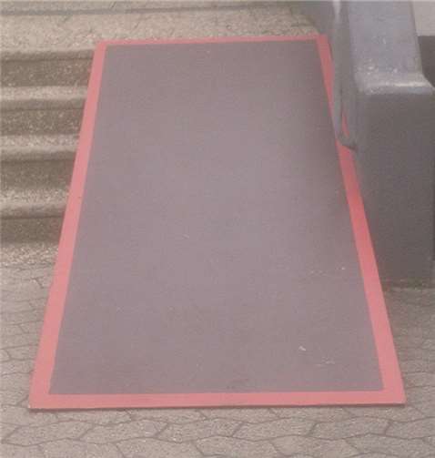 Die provisorische Rampe am Wahltag war zu steil.  Privat