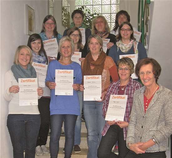 Die qualifizierten Sprachförderkräfte mit ihren Zertifikaten. Privat