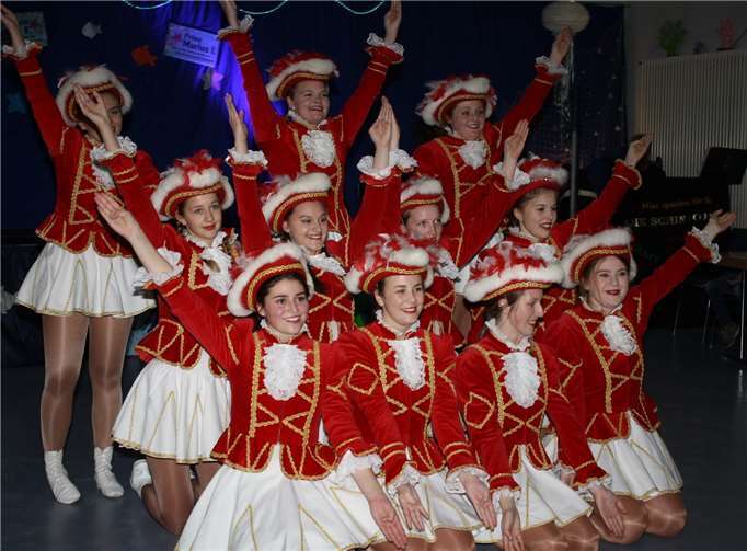 Die quirligen Mädels der Funkengarde des KC Edschara Stiehkraare begeisterten mit einem sehenswerten Gardetanz.