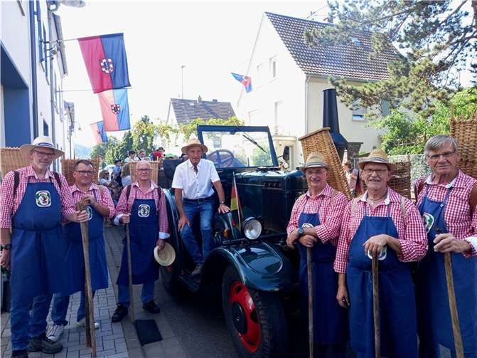Die regelmäßige Teilnahme des Lehmener Vereins symbolisiert die Verbundenheit der Winninger mit den Lehmer Razejunge.  Foto:privat