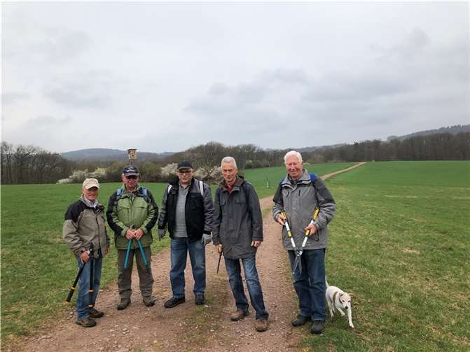 Die reguläre Frühjahrsbegehung des Rhenser Premiumwanderweges Wolfsdelle durch den Wegepaten und Team Wolfsdelle fand am 31.03.2022 statt. Foto: privat