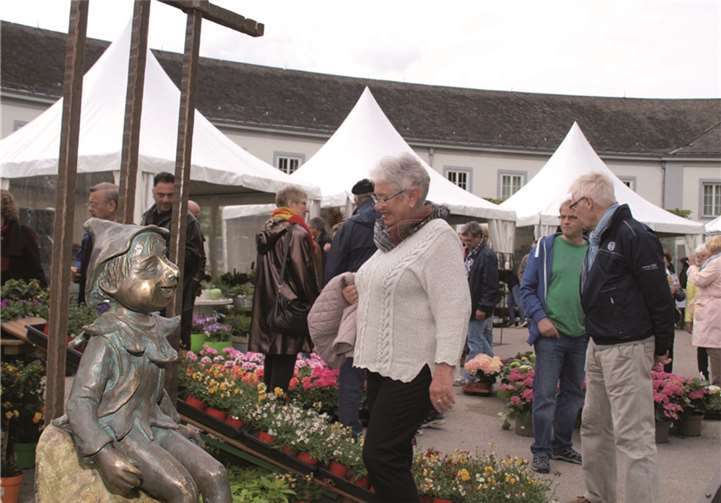 Die reiche Blumenpracht und originelle Skulpturen und Dekorationen stießen auf großes Interesse.